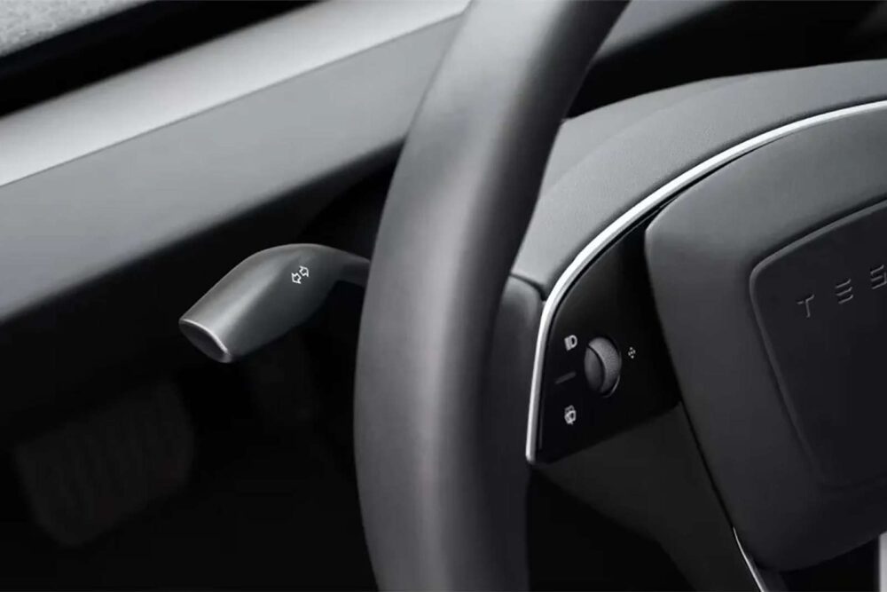 Tesla Model 3 sinyal kolu