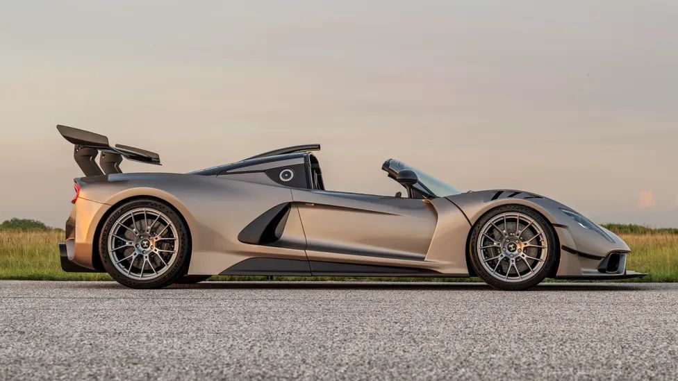 Hennessey Venom F5 LF yan görünüm
