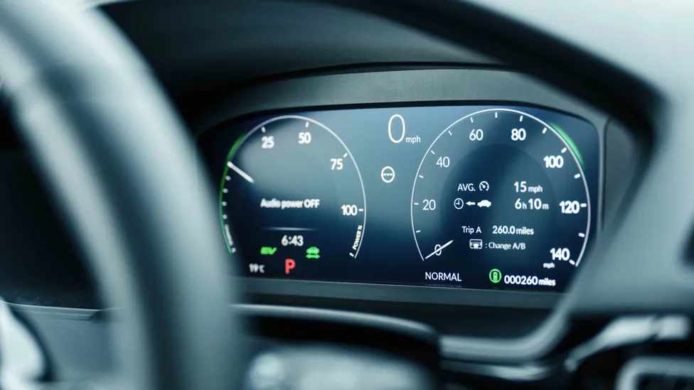 Makyajlı Honda Civic iç mekânı ve siyah tavan döşemesi