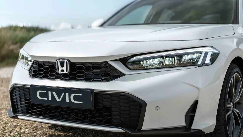 2025 Honda Civic makyajlı ön yüz tasarımı