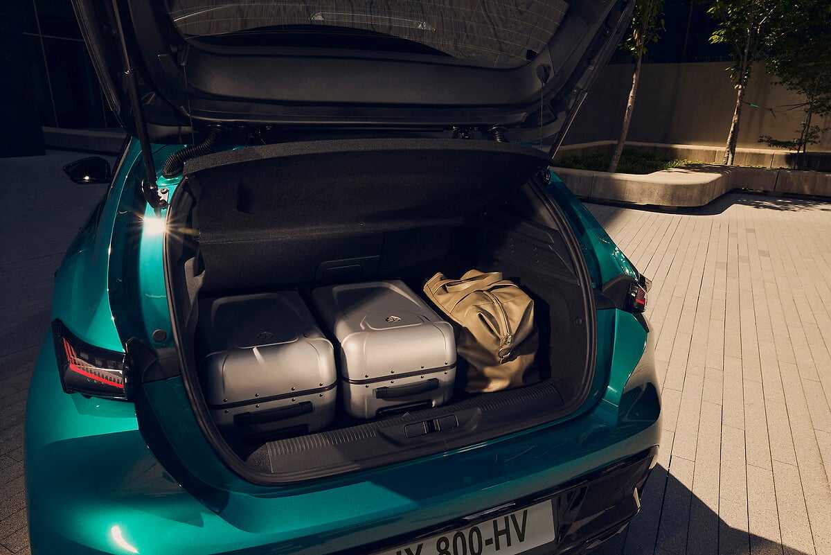 Yeni Peugeot E-308 bagaj kapasitesi yükleme alanı
