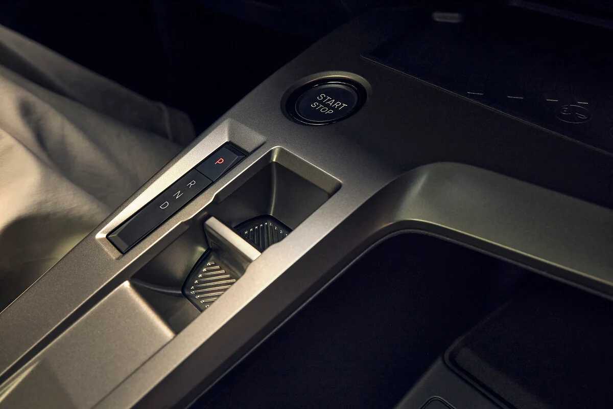 2026 Peugeot E-308 iç mekân i-Cockpit vites düğmeleri