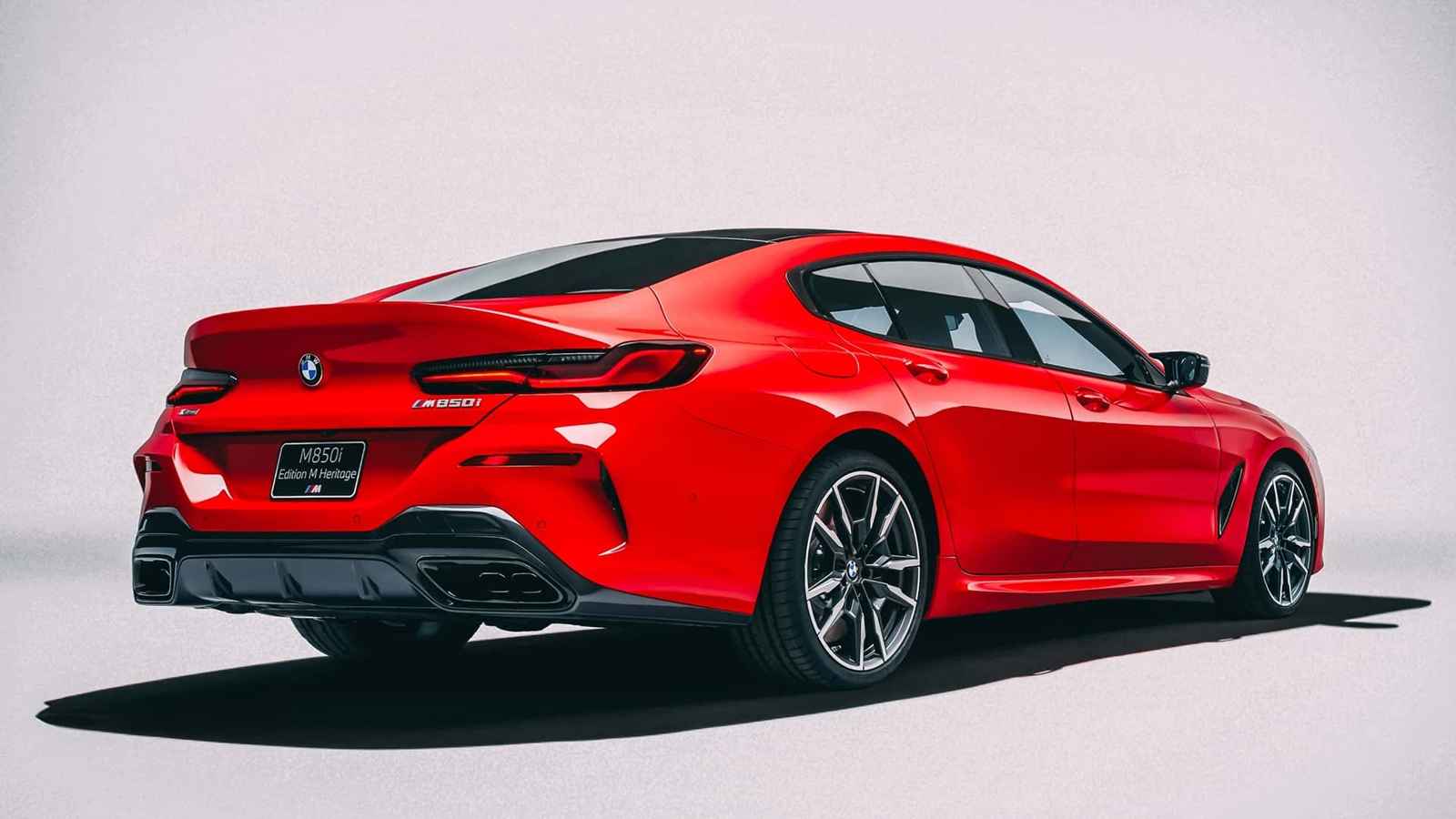 BMW M850i Edition M Heritage Bright Red arka görünüm
