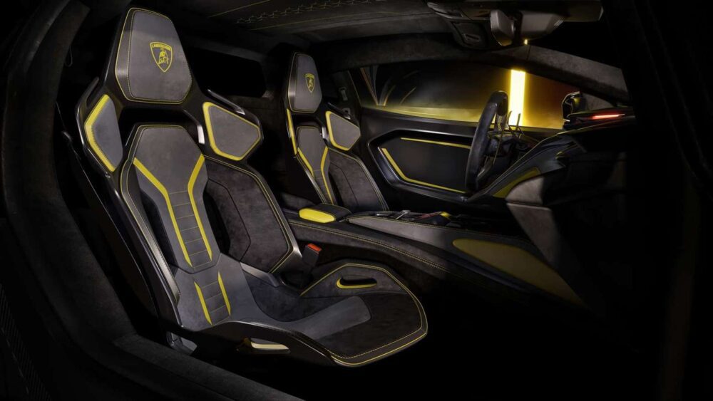 Lamborghini Fenomeno araç içi karbon koltuklar