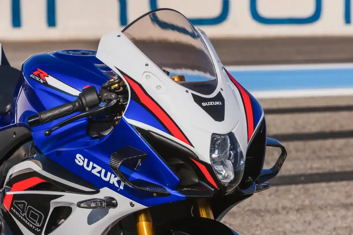 Suzuki aerodinamik kanatçık ve hava girişleri yakın çekim