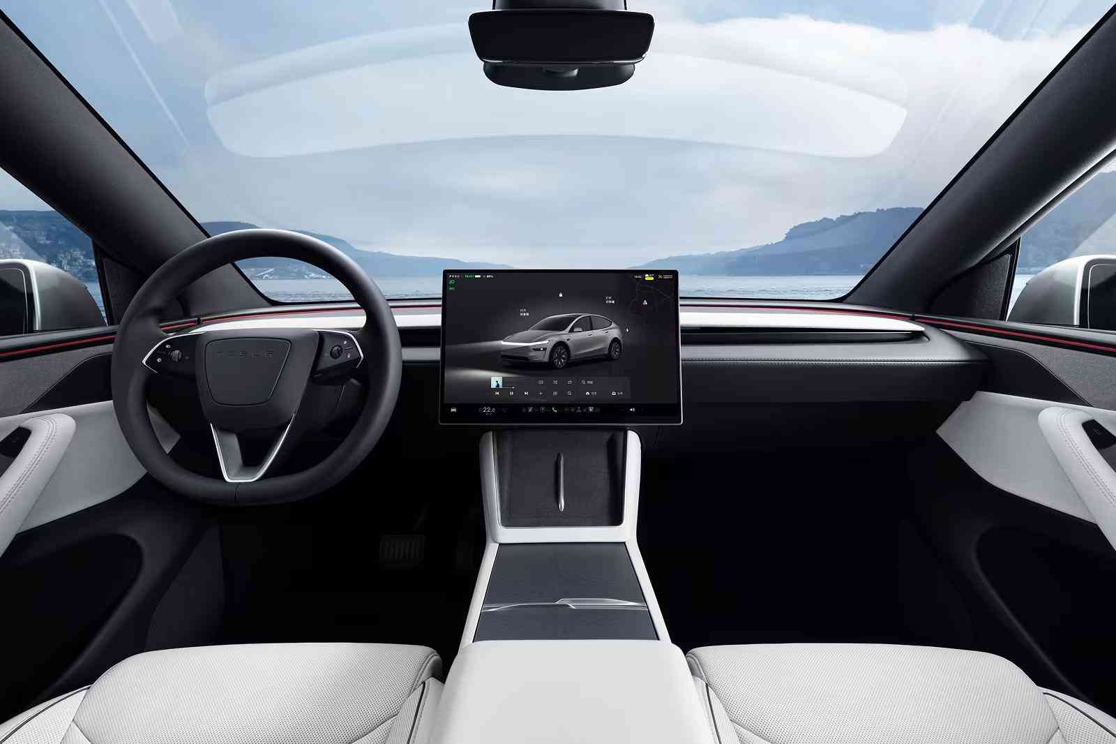 Tesla Model Y L iç mekan 6 koltuk