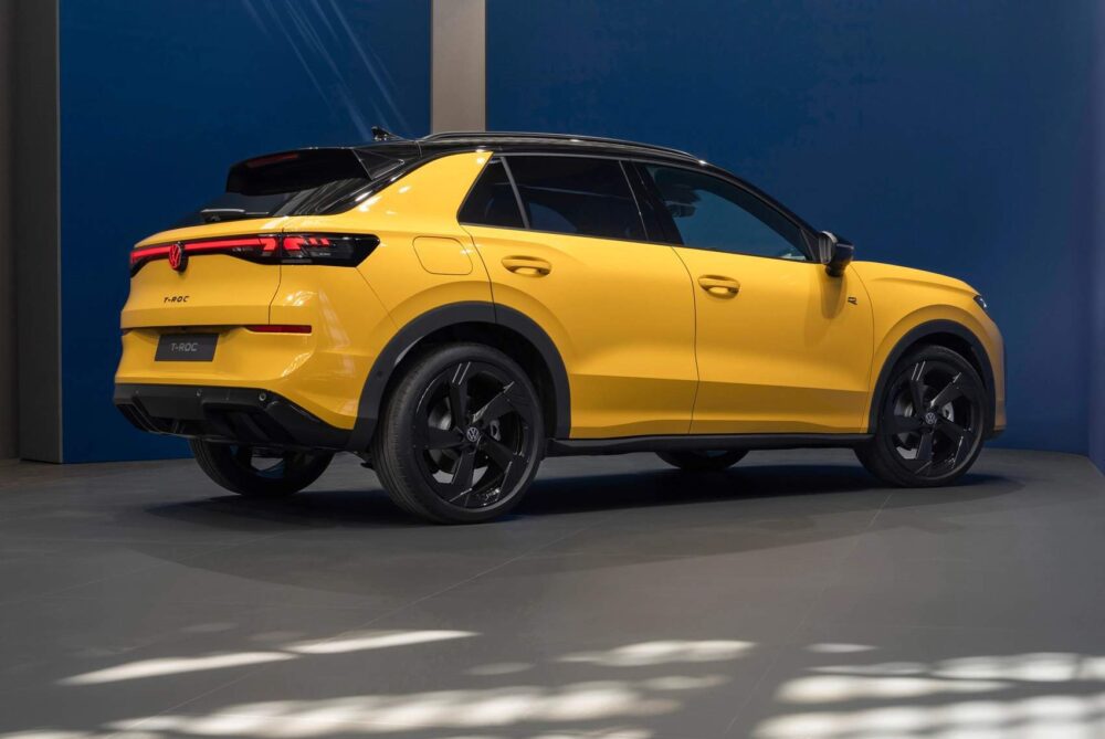 Volkswagen T-Roc 2026 hibrit crossover arka görünüm