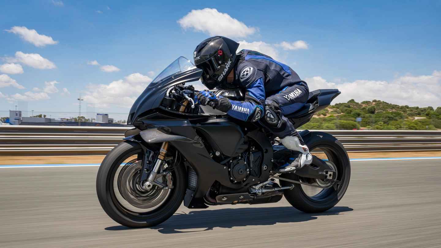 Yamaha R1 Euro5+ için geliştirilmiş yeni fairing