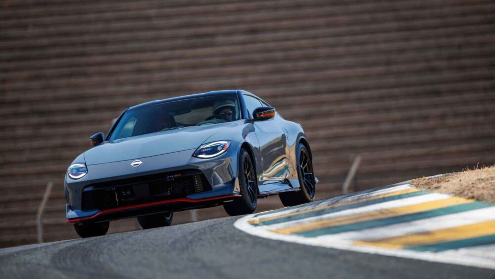 JDM efsanesi Nissan Z manuel vitesle geliyor
