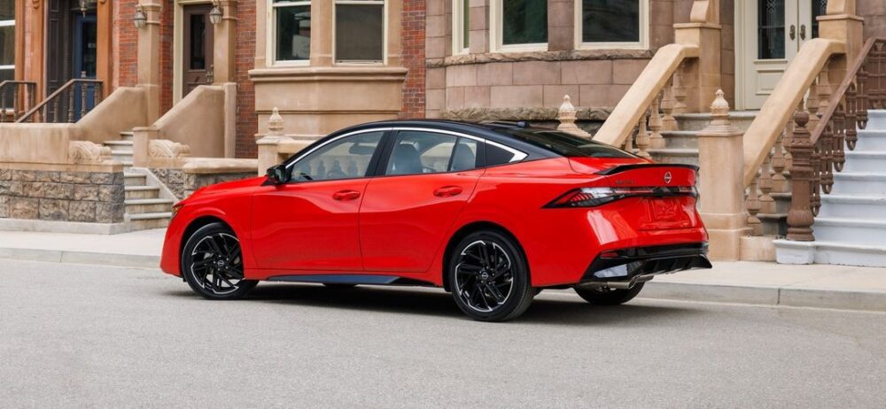 Yeni Nissan Sentra SR arka görünüm