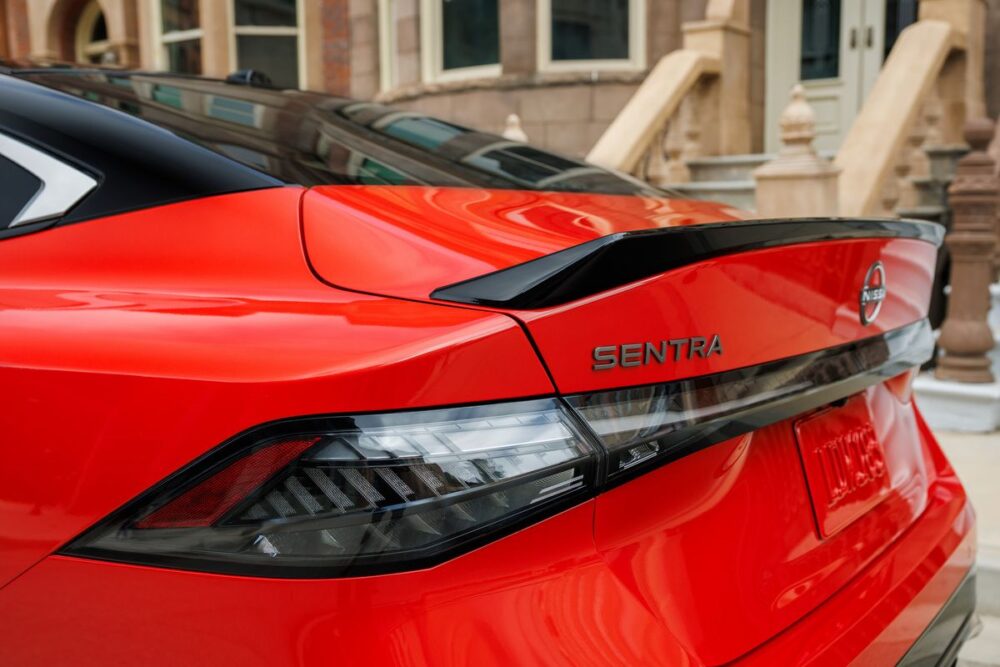 Yeni Nissan Sentra SR arka görünüm