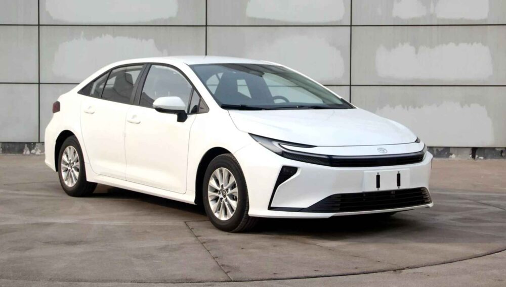 Toyota Corolla Çin versiyonu C şeklinde LED far