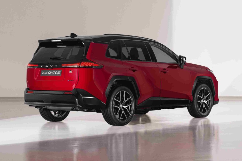2026 Toyota RAV4 PHEV arka görünüm