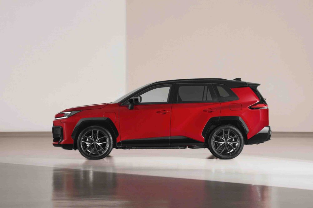 2026 Toyota RAV4 PHEV yan görünüm