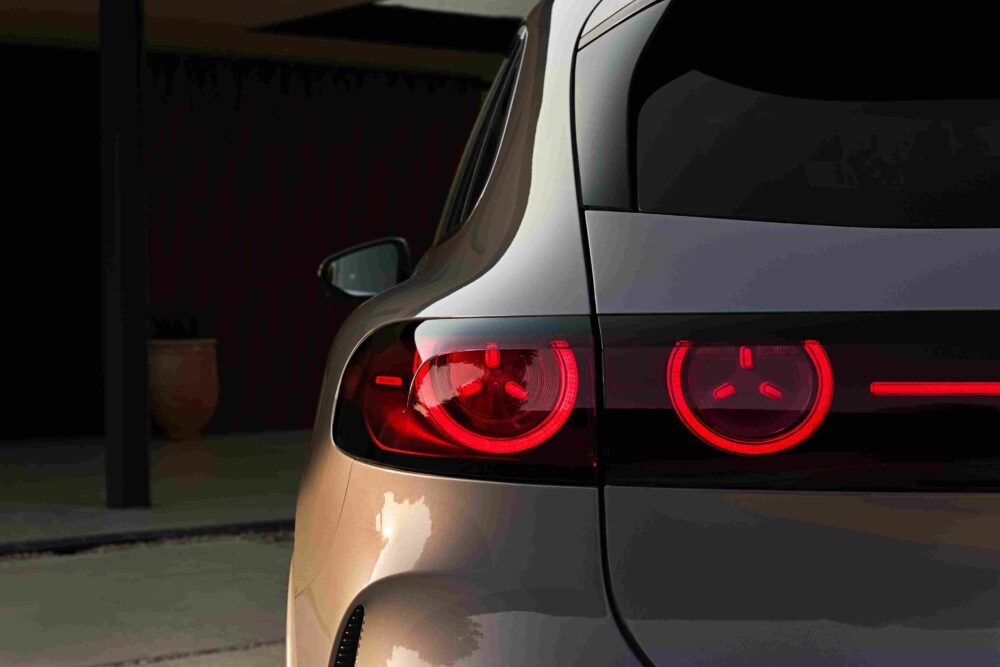 Mercedes-Benz GLC EV arka stop yıldız desenli LED
