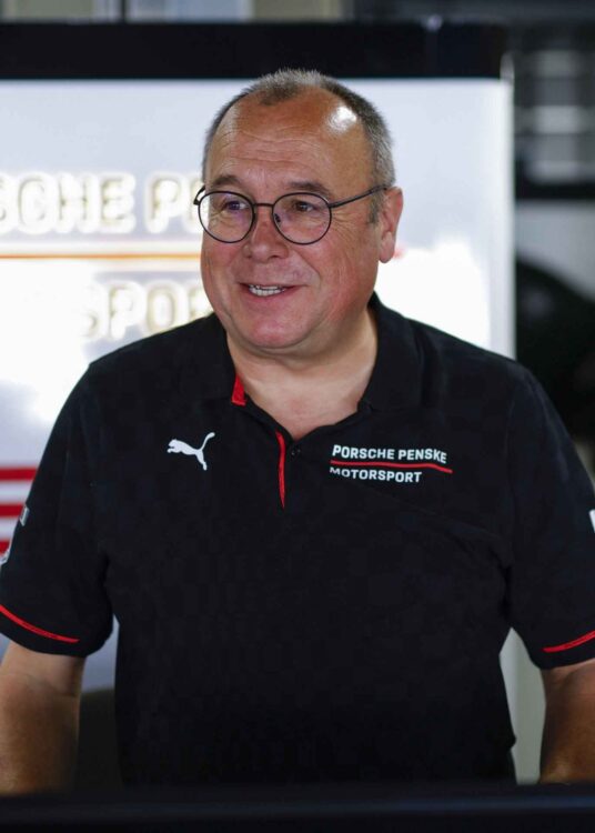 Porsche Penske pilotları Andlauer ve Jaminet basın toplantısında