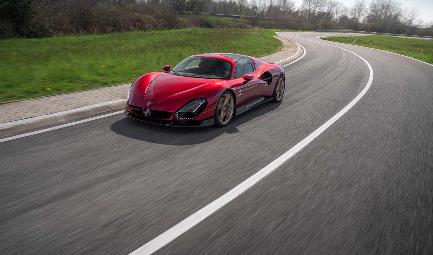 Alfa Romeo 33 Stradale V6 motor ve karbon seramik diskler