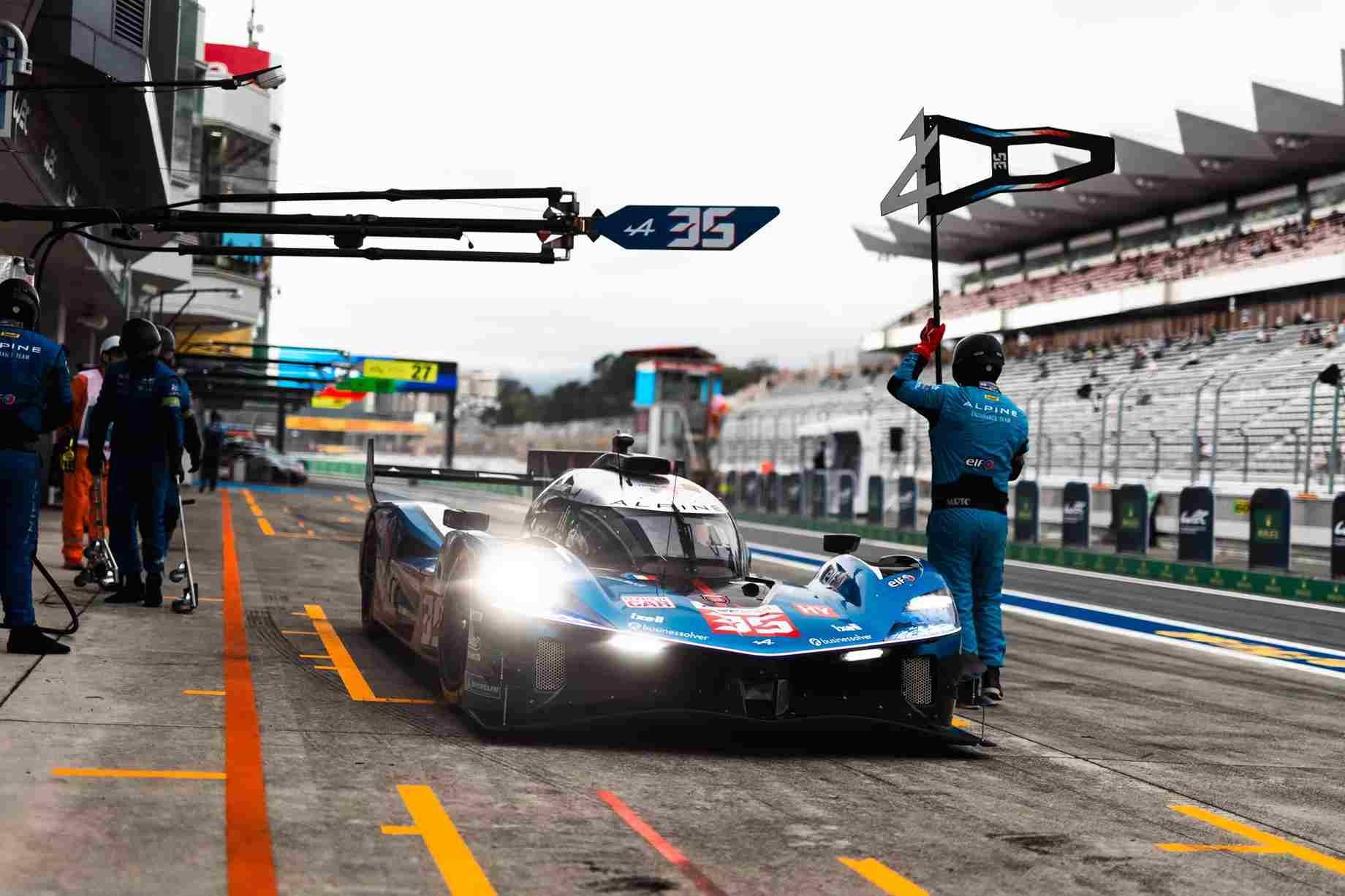 Mick Schumacher’in kullandığı Alpine A424 #36, Fuji WEC yarışında mücadele ederken