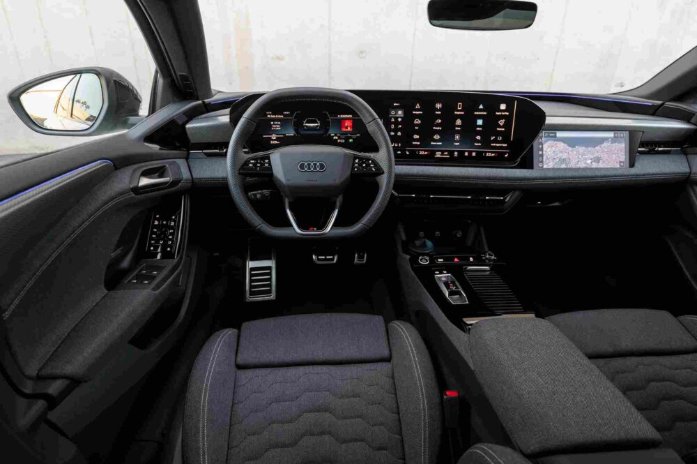 Audi A6 Sportback e-tron dijital kokpit ve OLED ekranlar