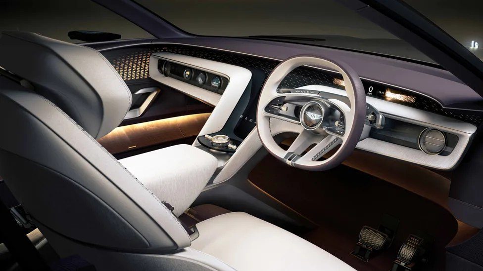 Bentley EXP 15 iç mekân 3 koltuklu düzen