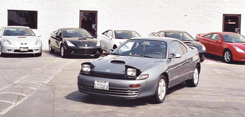 Önde 5. nesil arkada ise 7. nesil toyota celica modelleri