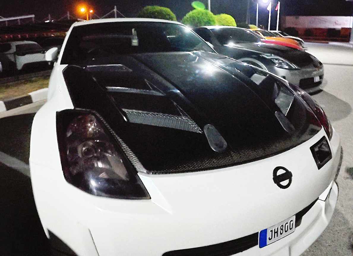 7 Nissan 350Z’nin yan yana park ettiği toplu buluşma fotoğrafı – JDM kültürü
