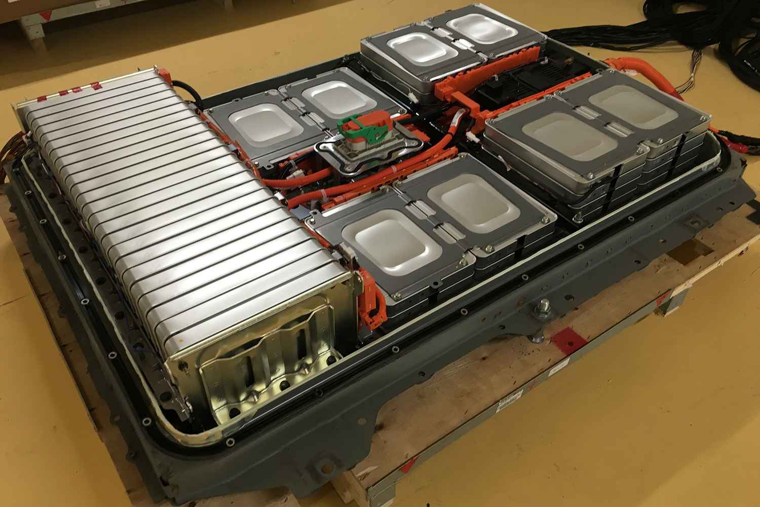 Lityum-iyon batarya teknolojisi elektrikli ve hibrit otomobiller