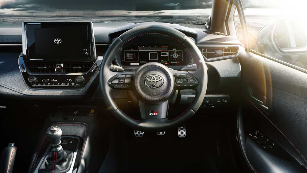 GR Corolla iç mekan kokpit