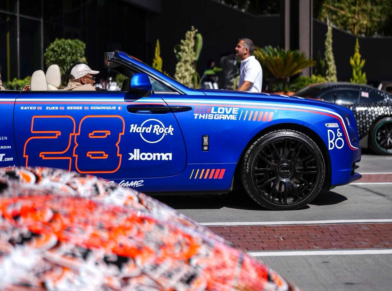 Gumball 3000 katılımcısı hiper otomobil Edirne Selimiye Meydanı sergisi görseli
