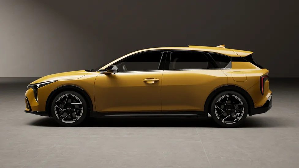 Kia K4 yan görünüm, VW Golf rakibi