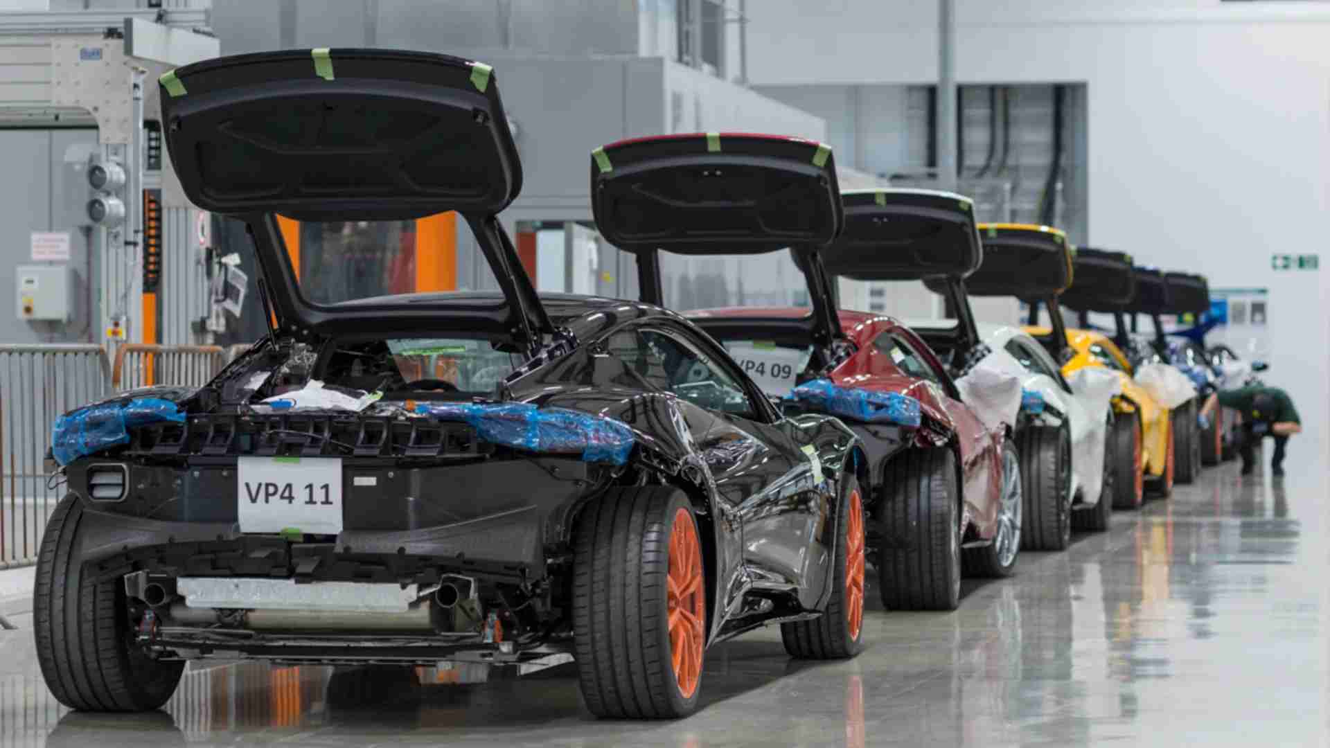 Lotus Emira Hethel üretim hattı
