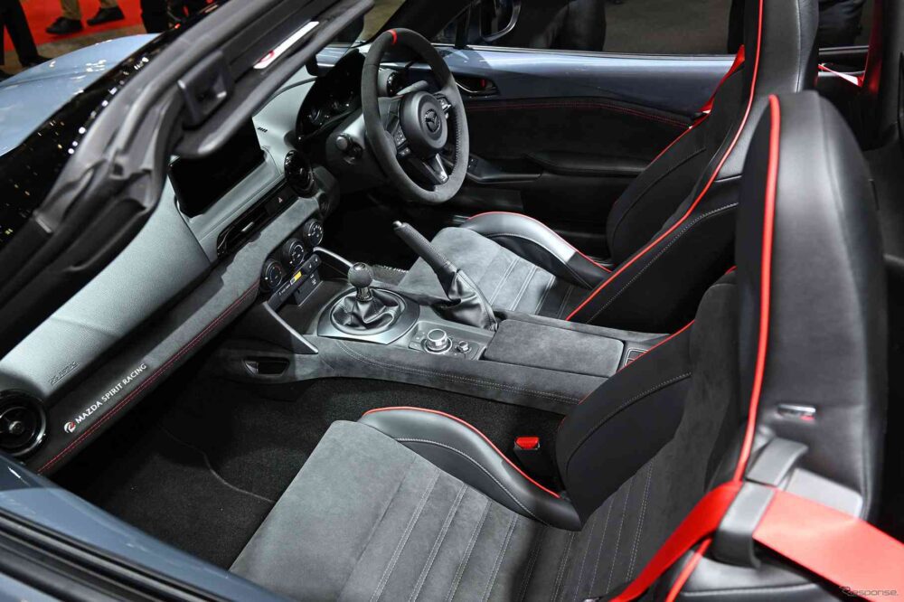 Mazda Roadster 12R kokpit ve yarış detayları