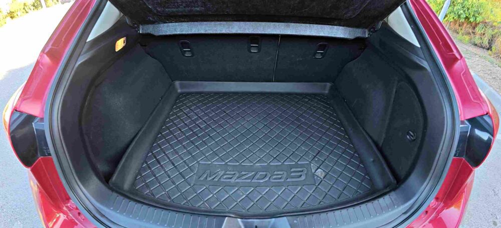 Mazda 3 bagaj havuzu