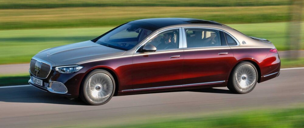 Mercedes-Maybach S 680 yandan görünüm, V12 motorlu