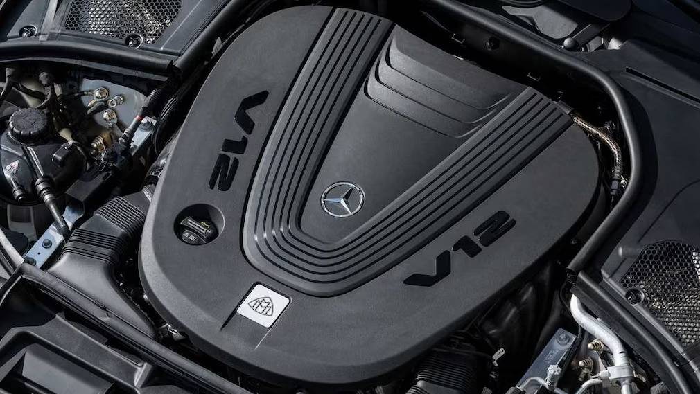 Mercedes V12 motor kapağı teknik görüntü