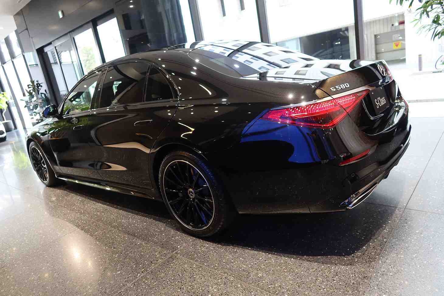 Mercedes S580 Long Night Edition Japonya özel seri arka görünüm