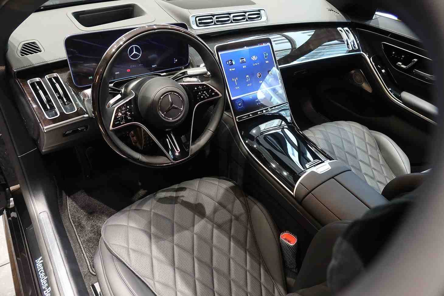 S580 Long Night Edition iç mekan siyah Nappa deri