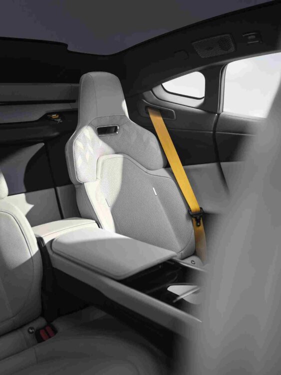 Polestar 5 iç mekân, 14.5 inç multimedya ekran