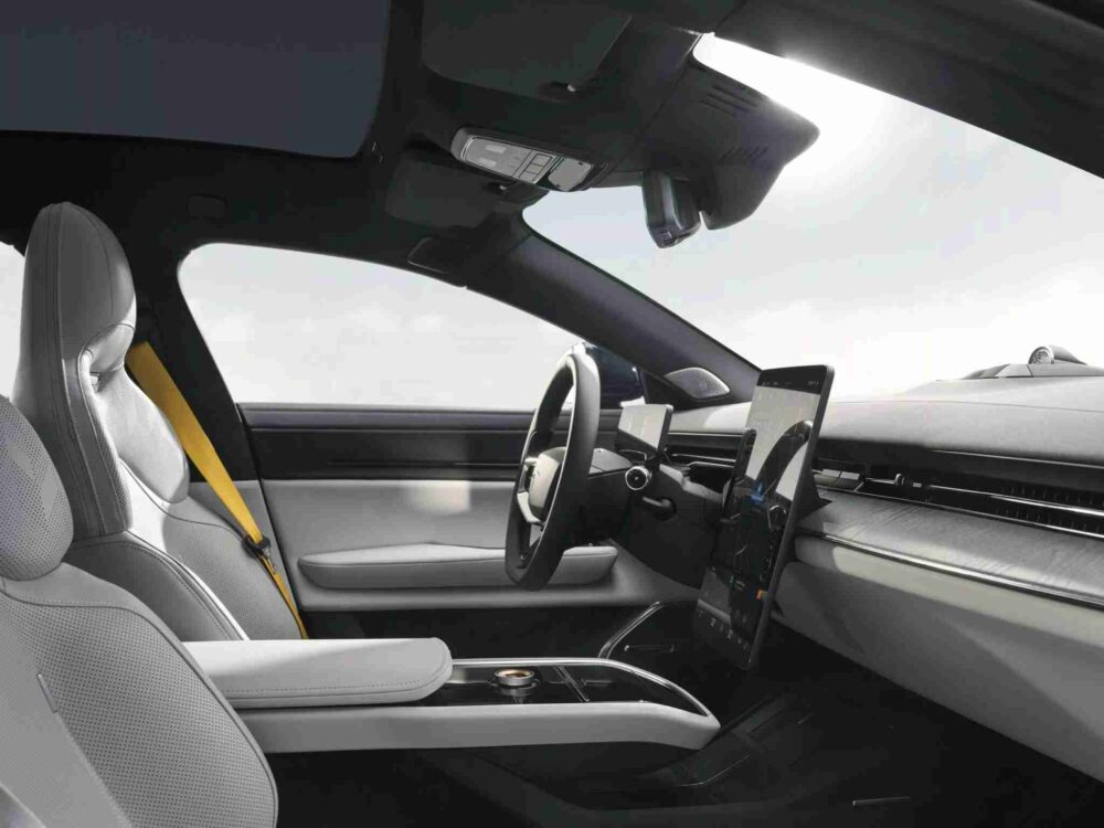 Polestar 5 iç mekân, 14.5 inç multimedya ekran