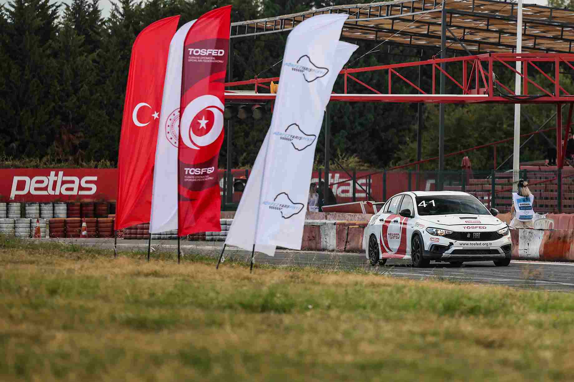 TOSFED Yıldızını Arıyor 2025 finalistleri Körfez Yarış Pisti’nde sahneye çıktı