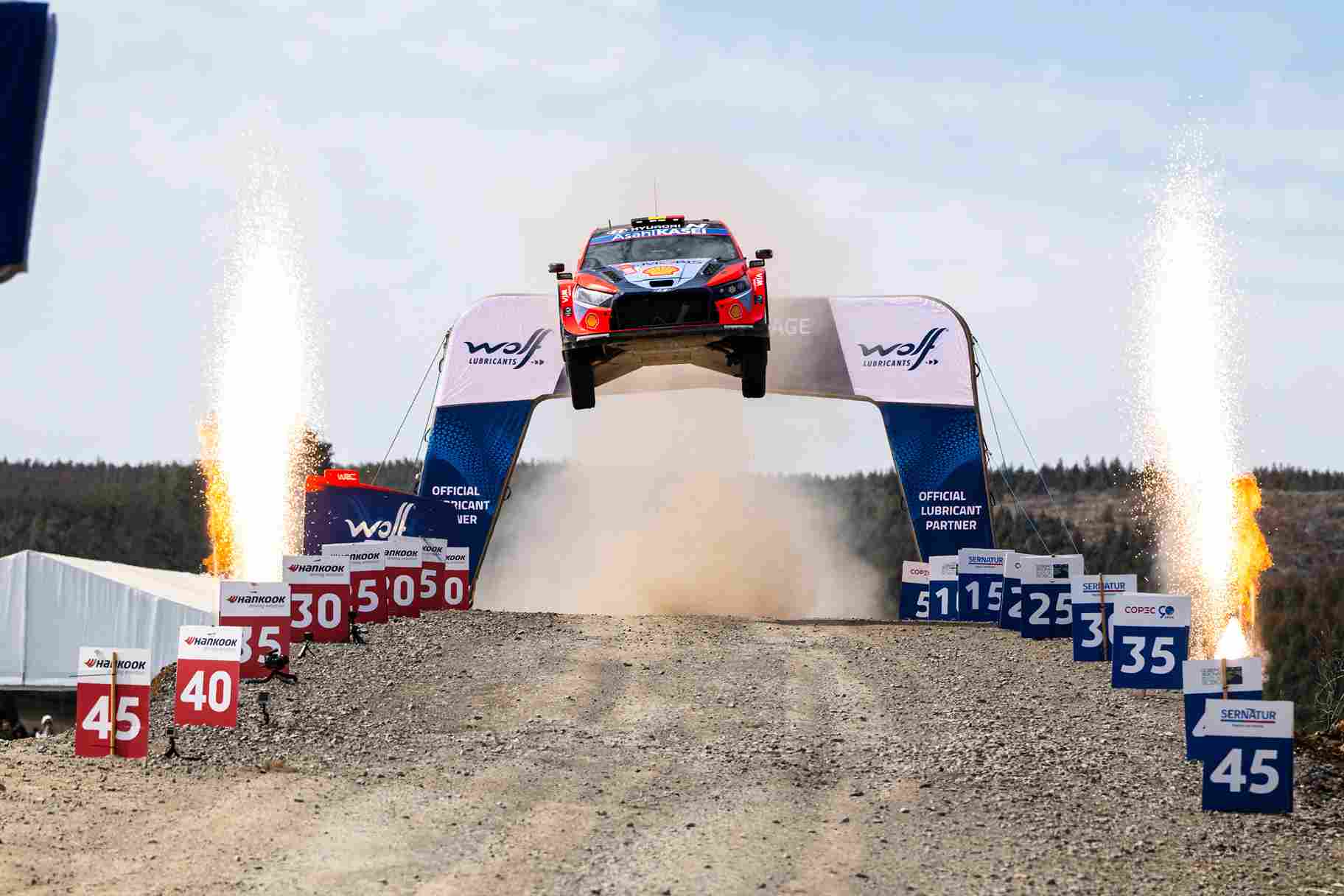 Adrien Fourmaux Hyundai i20 N Rally1 ile yarış sırasında