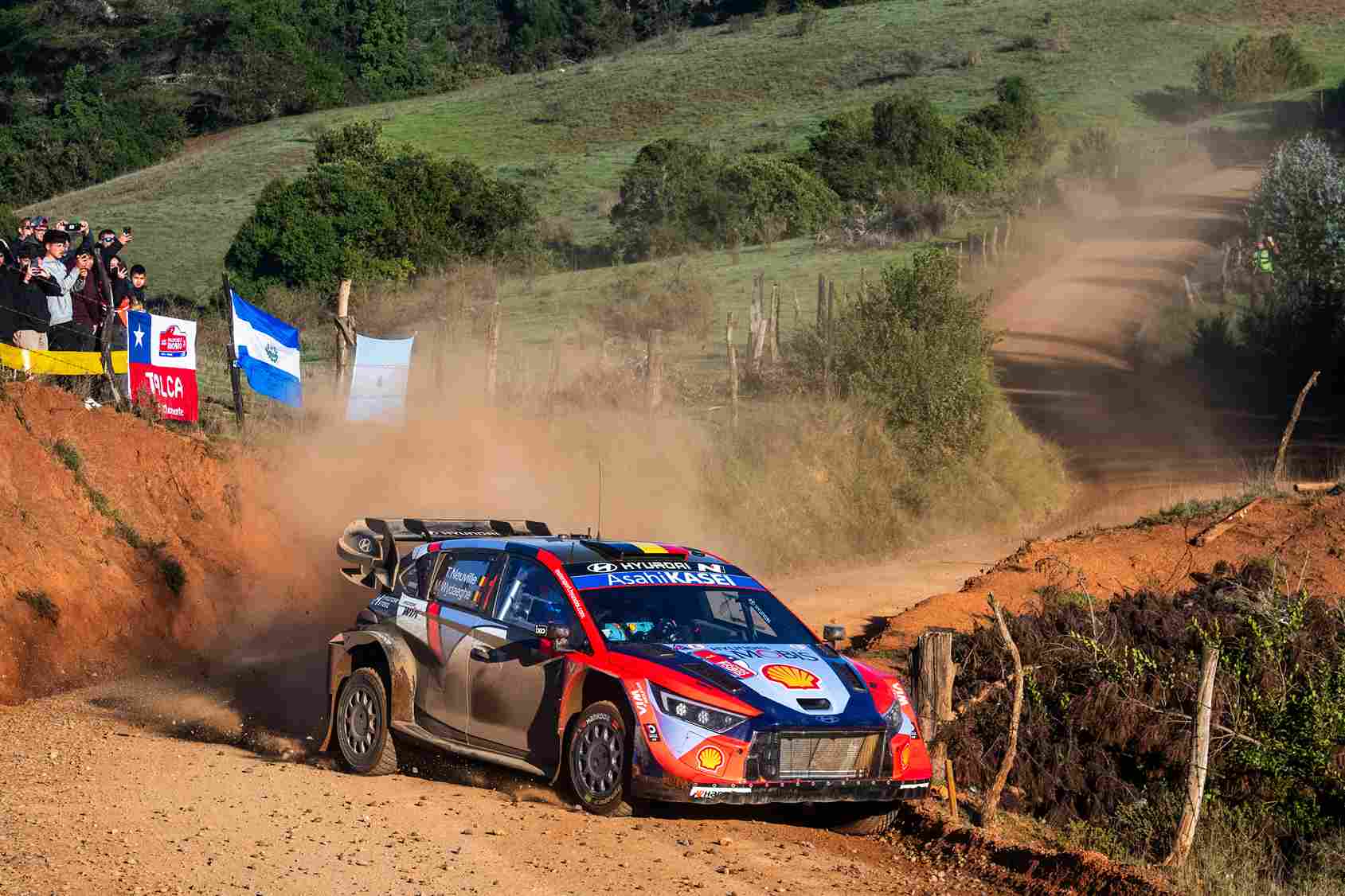 Thierry Neuville Hyundai i20 N Rally1 yan profilden etap görüntüsü