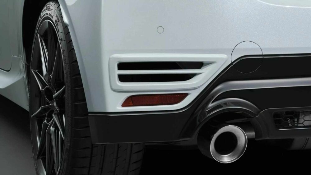 Toyota GR Yaris Aero paketli arka kanat ve bumper hava kanalları