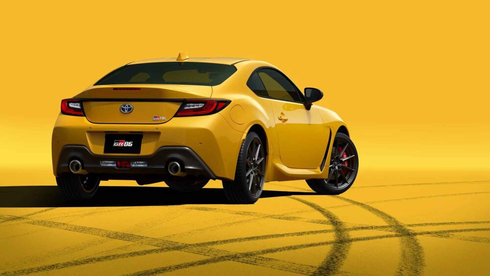 Toyota GR86 RZ Yellow Limited arka görünüm spoiler ve difüzör detaylı fotoğraf