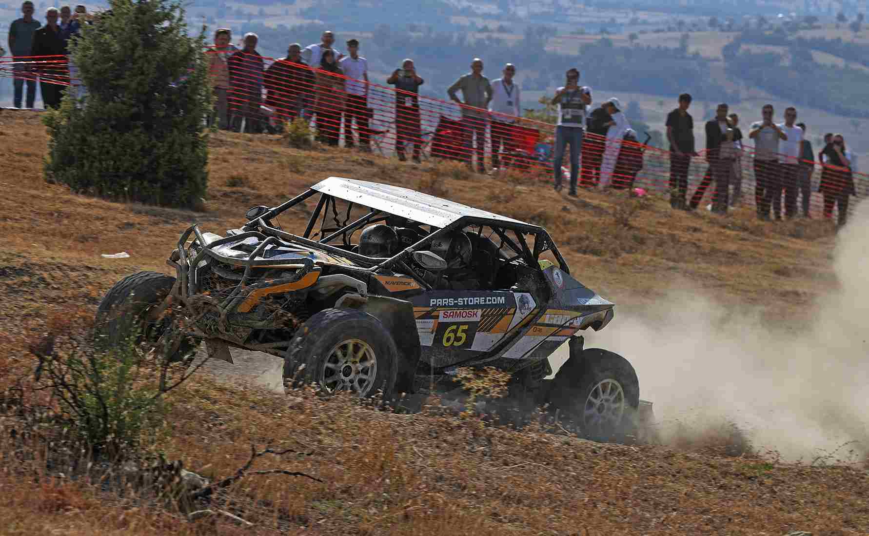 Vezirköprü Offroad Yarışı’nda araçların zorlu parkur mücadelesi