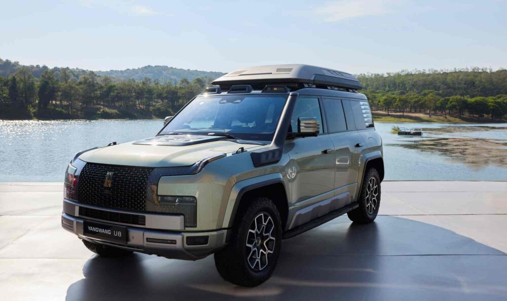 BYD U8 su üzerinde yüzen elektrikli SUV