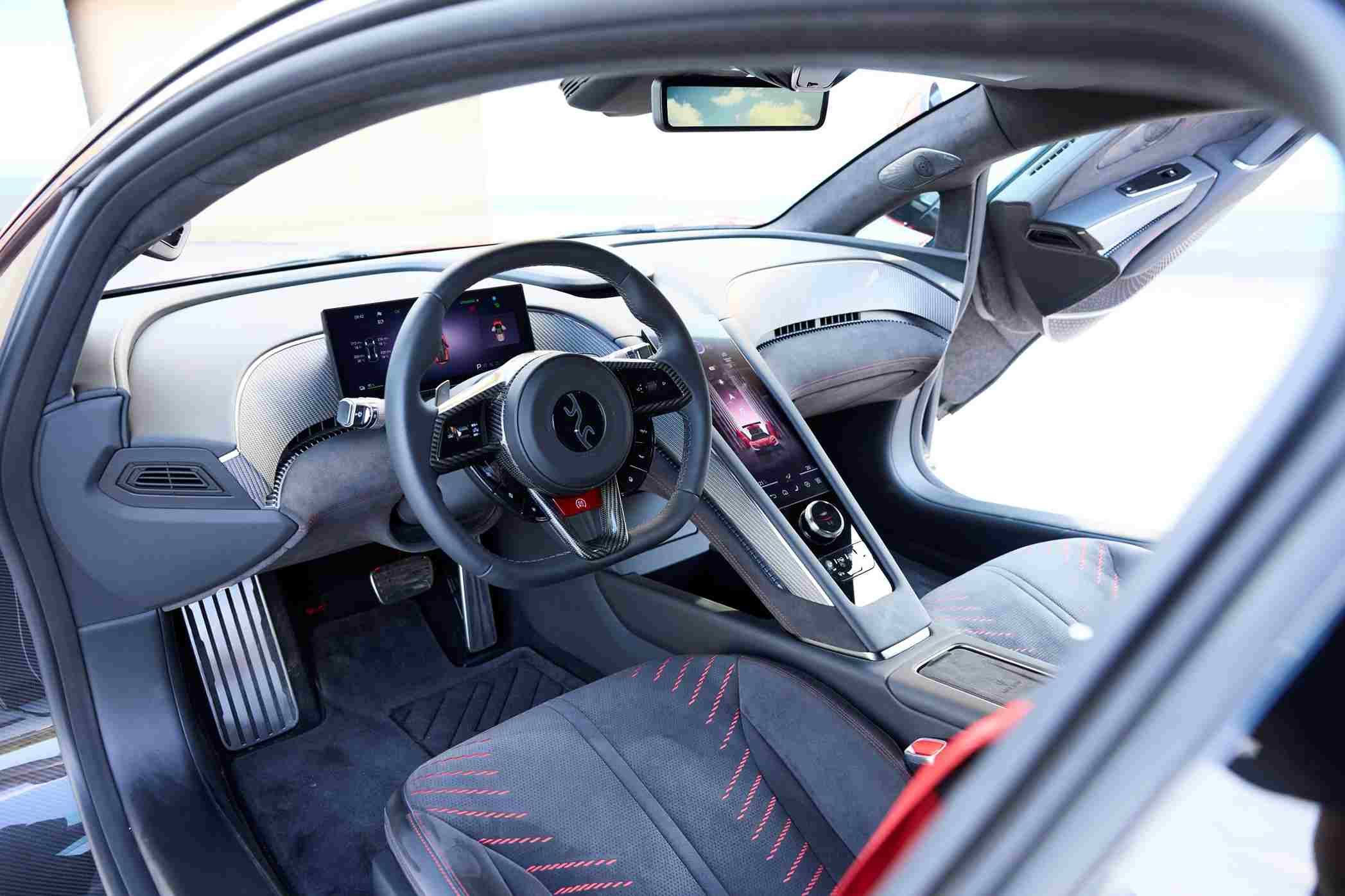 BYD Yangwang U9 elektrikli süper otomobil dans özelliği
