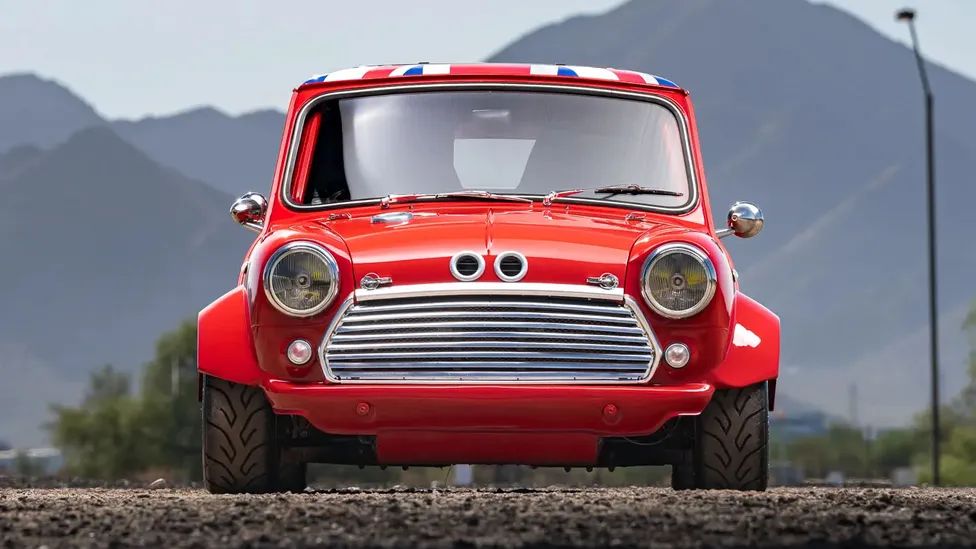 Yamaha motorlu Twini Mini ön görünüm