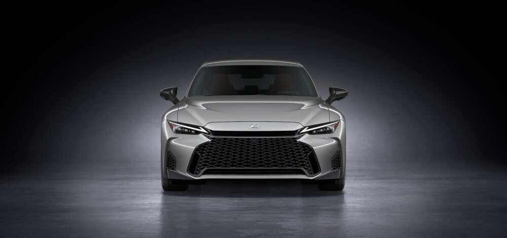 Yeni Lexus IS önden görünüm