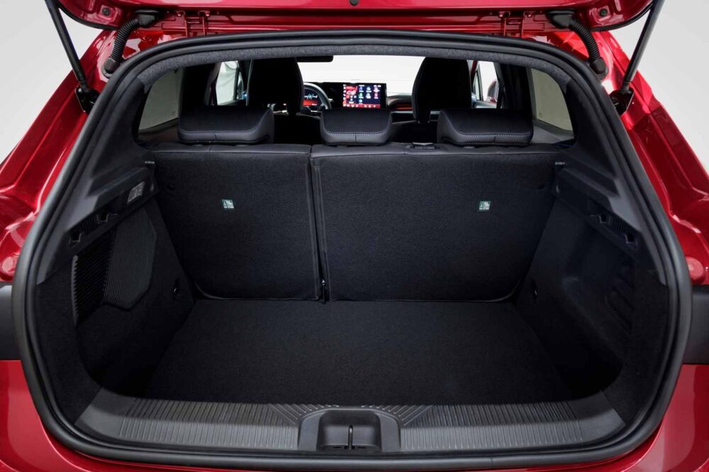 Yeni Renault Clio iç tasarım Esprit Alpine